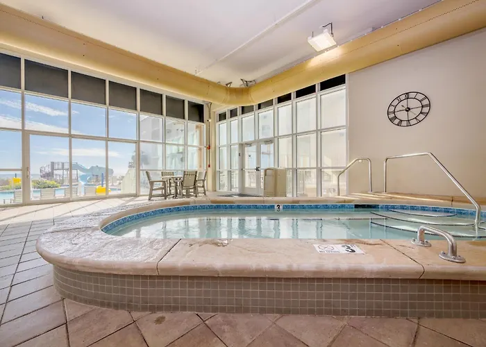 Phoenix Gulf Towers 306 Apartment *